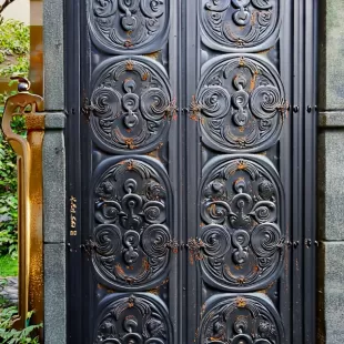 What Makes European-Style Iron Gates So Popular